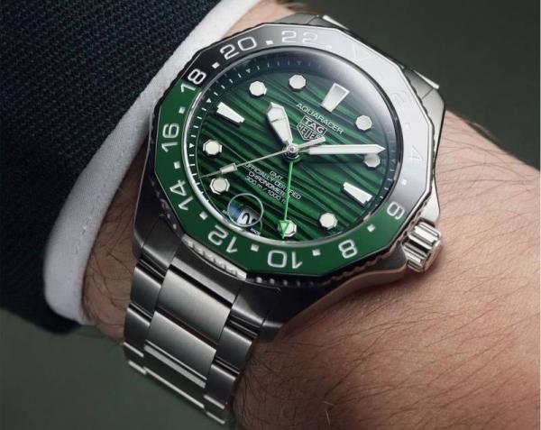 Tag_g Aquaracer Professional 300m date automatic japan zik zake line green niddle