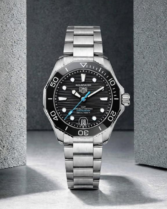 Tag_g Heuee_r aquaracer professional 300m date automatic japan zik zake line silver Black