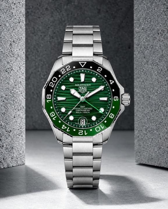 Tag_g Aquaracer Professional 300m date automatic japan zik zake line green niddle