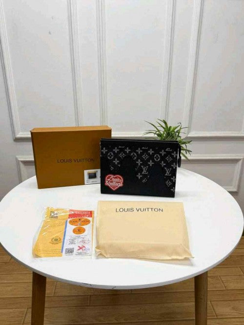 Louiis vuitton lv PREMIUM LEATHER Toiletry Messenger Pouch WITH OGBOX CARDS DUSTBAG TAGS ETC model