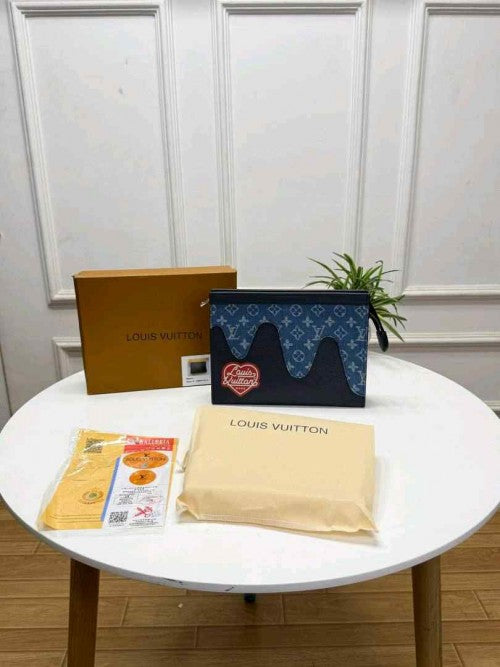 Louiis vuitton lv PREMIUM LEATHER Toiletry Messenger Pouch WITH OGBOX CARDS DUSTBAG TAGS ETC