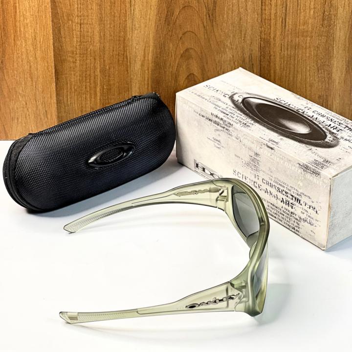 Oakle 825 matt green