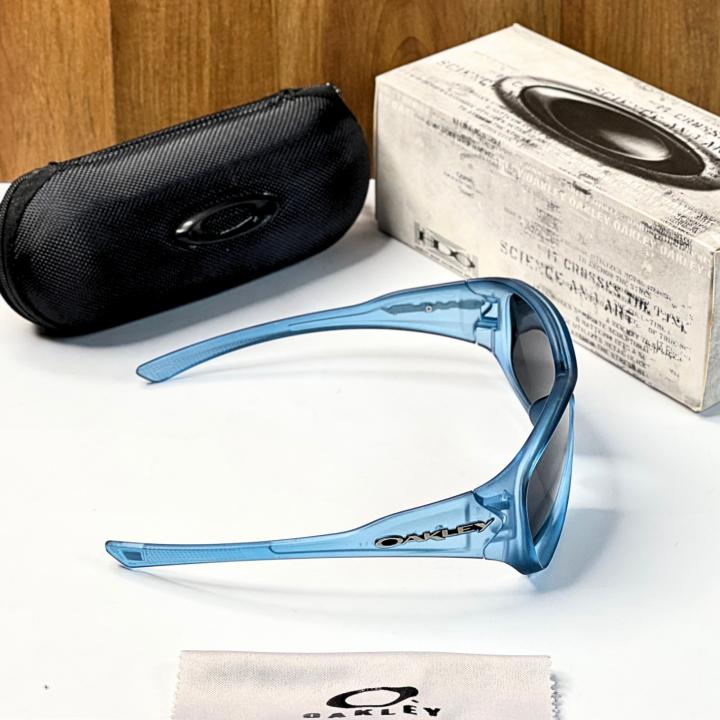Oakle 825 matt blue
