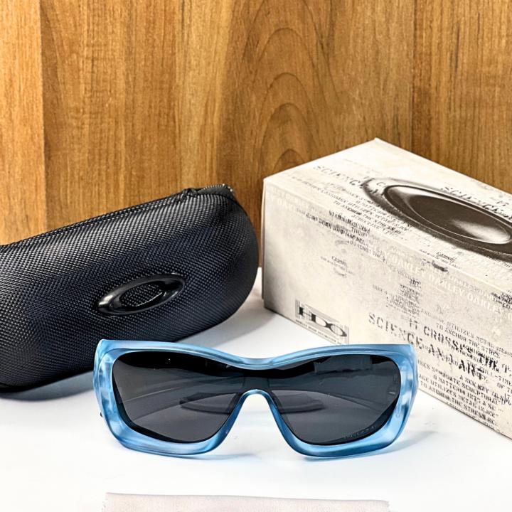 Oakle 825 matt blue