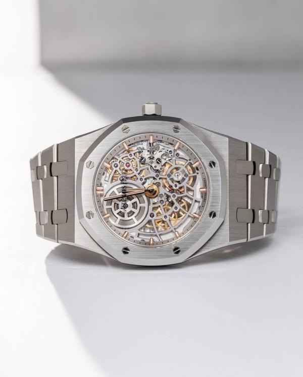 Audemar Piguet Royal Oak Jumbo Extra-Thin Openworked silver white